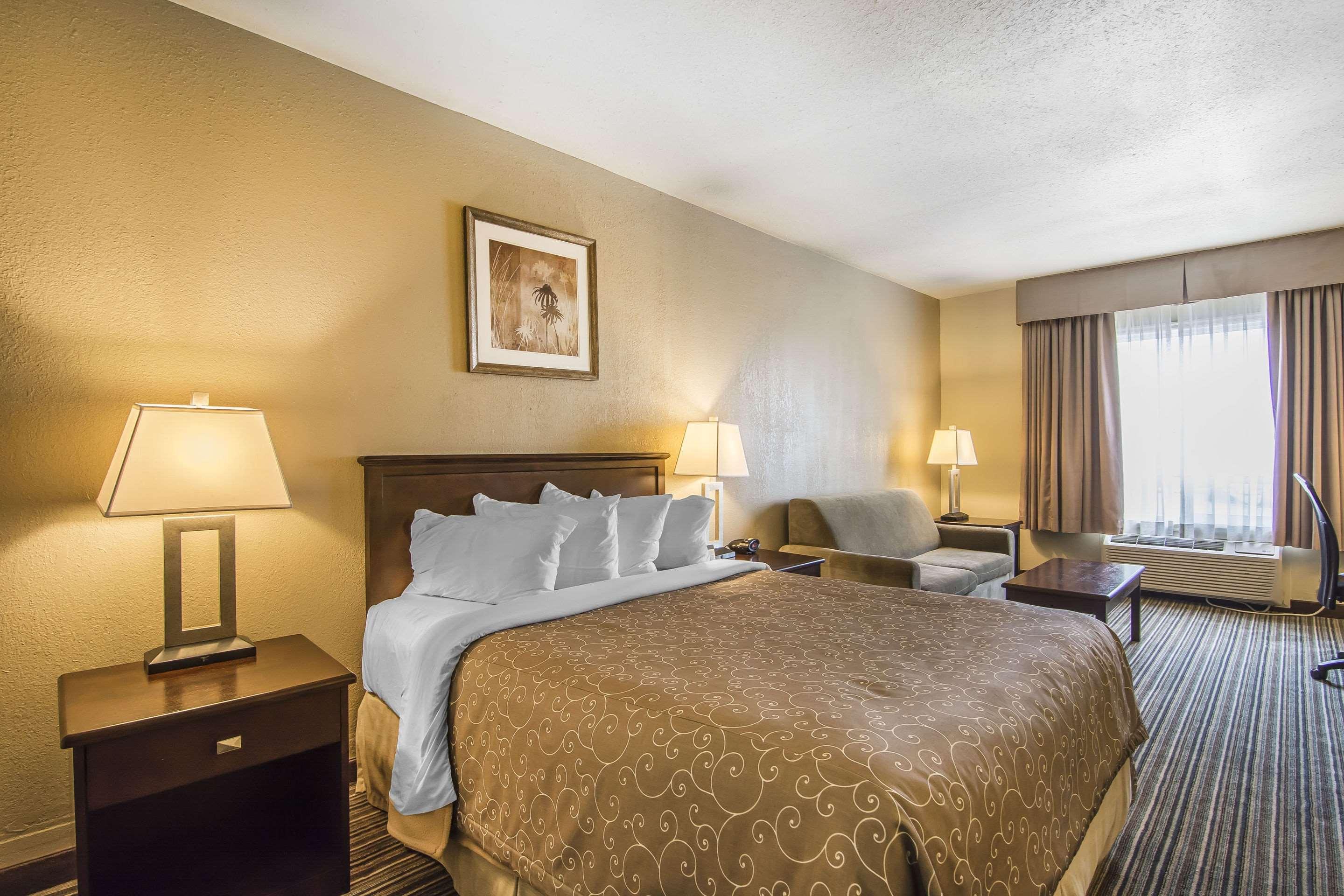 Quality Inn & Suites Yorkton Exteriör bild