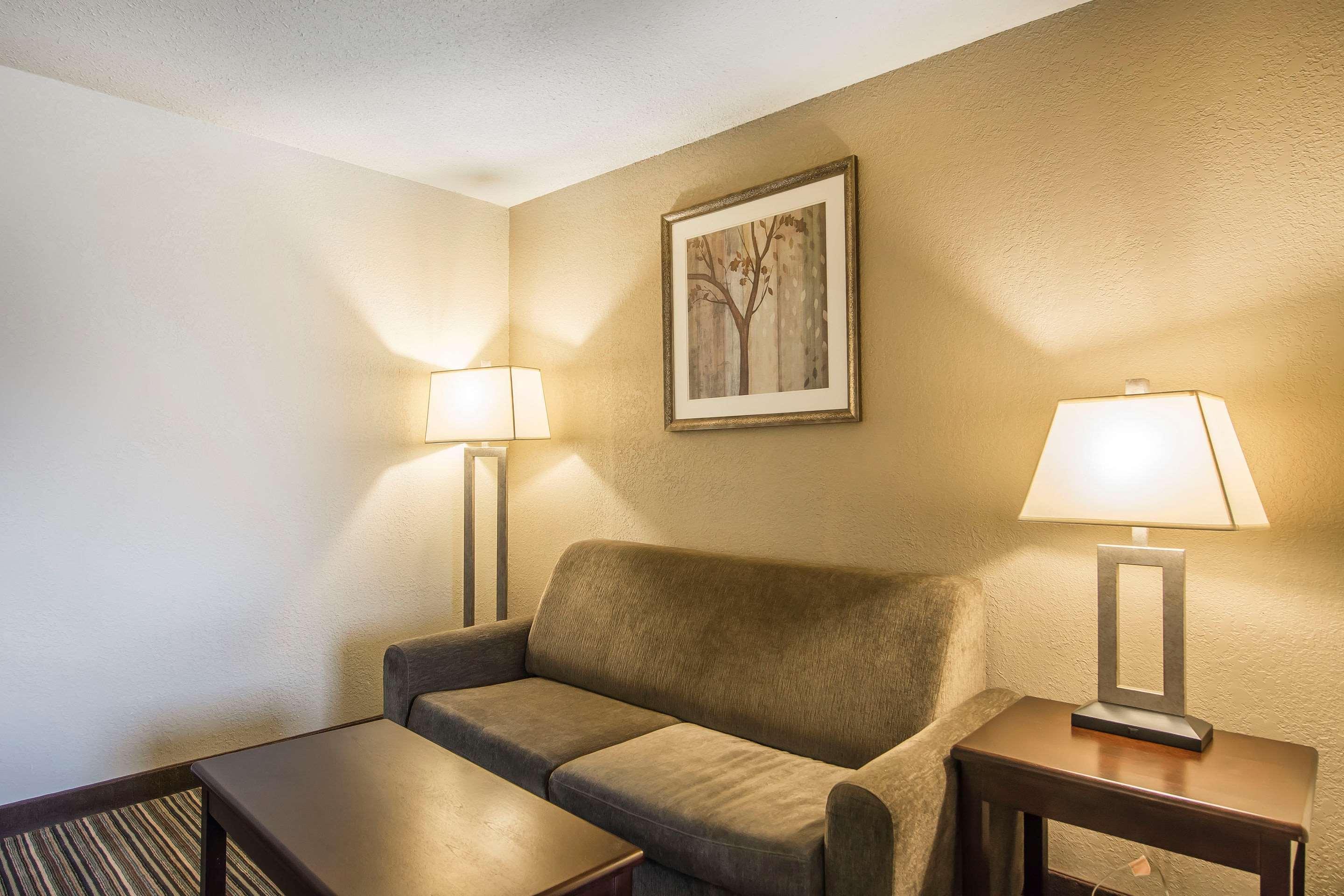 Quality Inn & Suites Yorkton Exteriör bild
