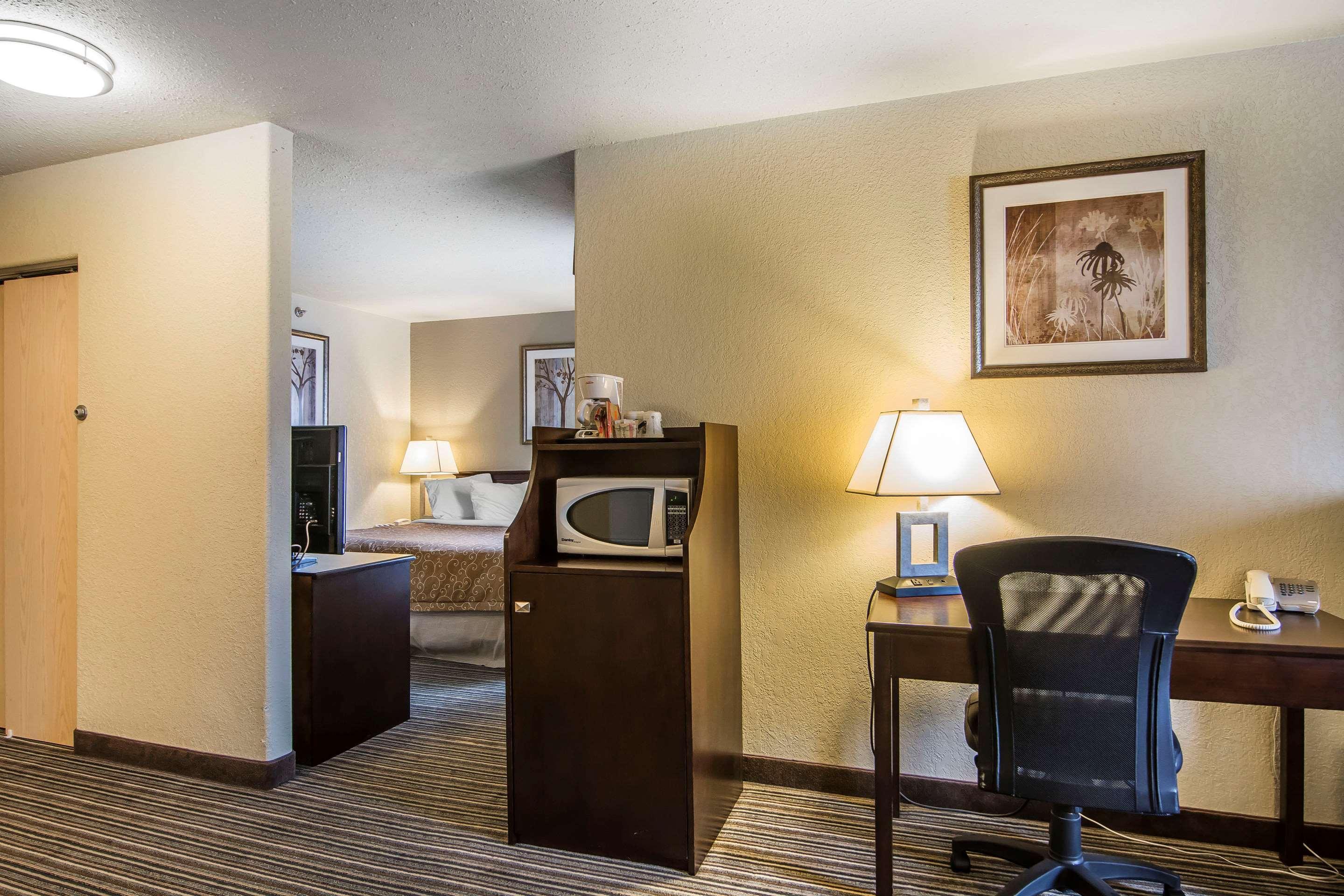 Quality Inn & Suites Yorkton Exteriör bild