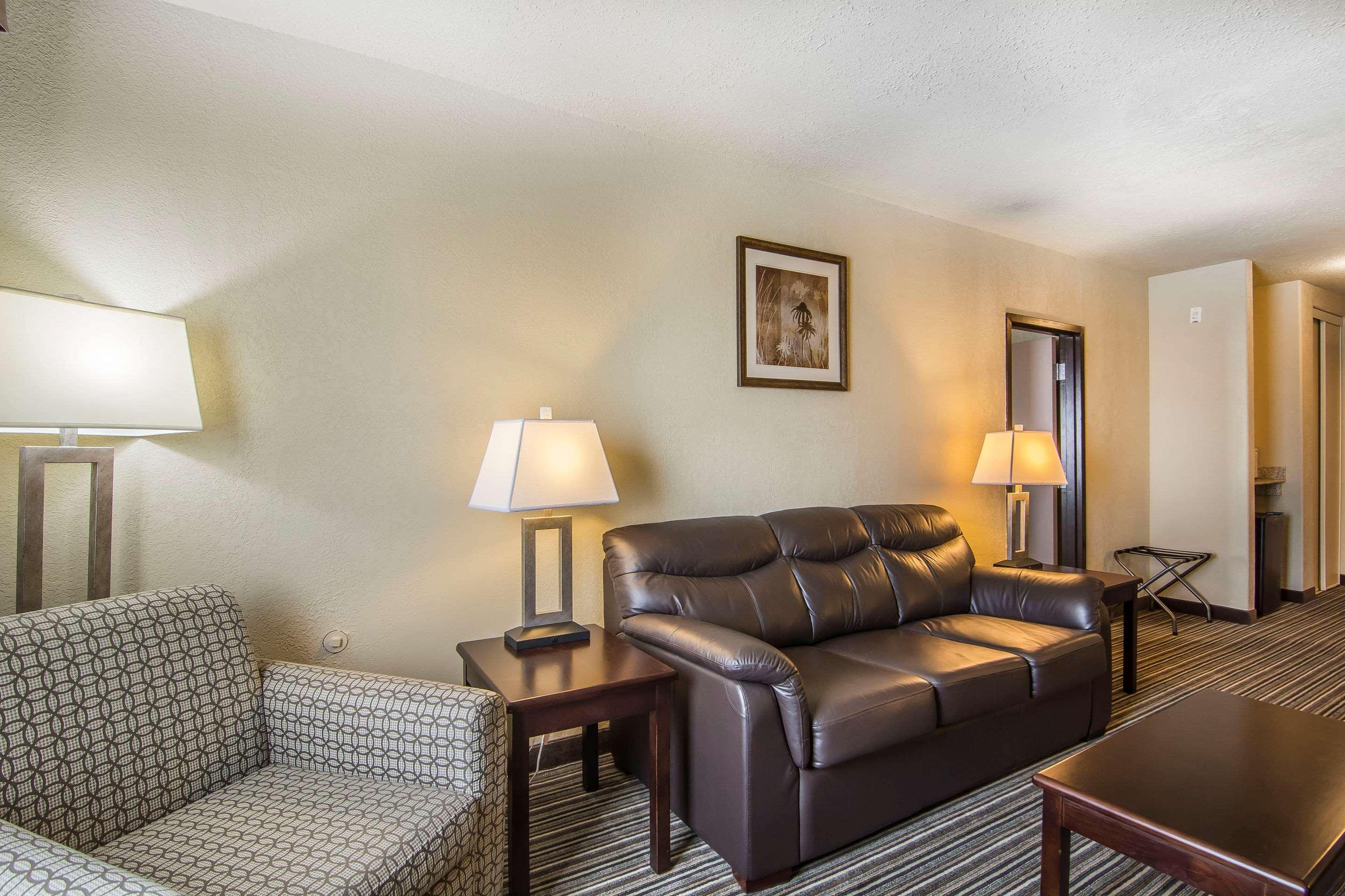 Quality Inn & Suites Yorkton Exteriör bild