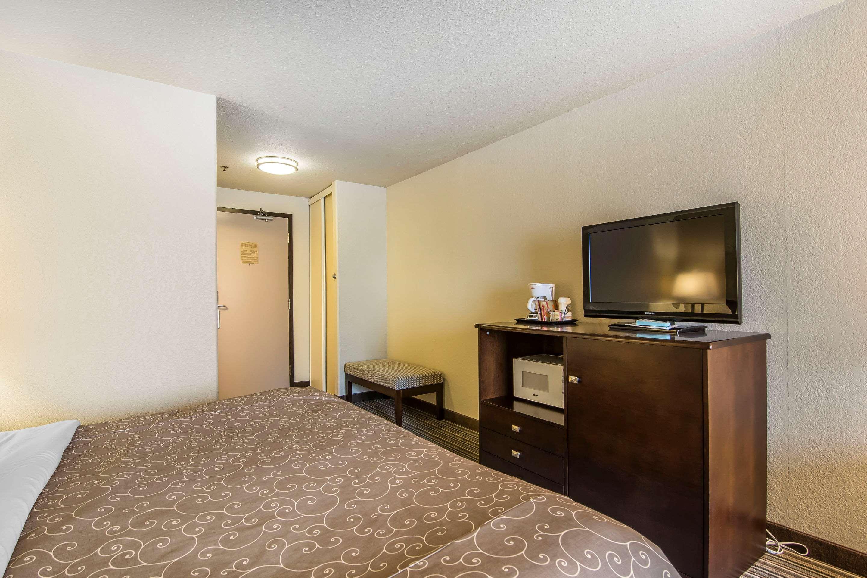 Quality Inn & Suites Yorkton Exteriör bild