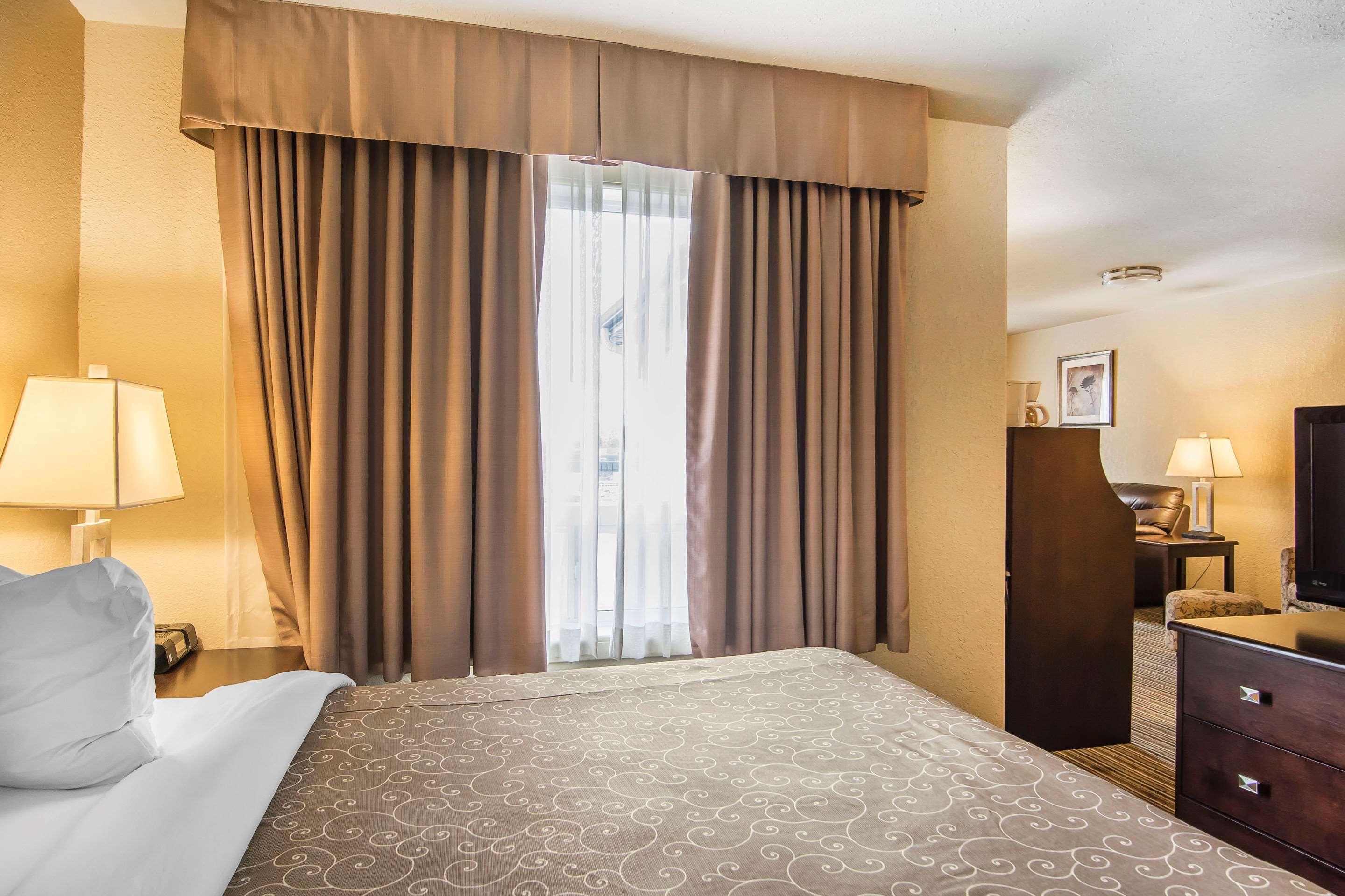 Quality Inn & Suites Yorkton Exteriör bild