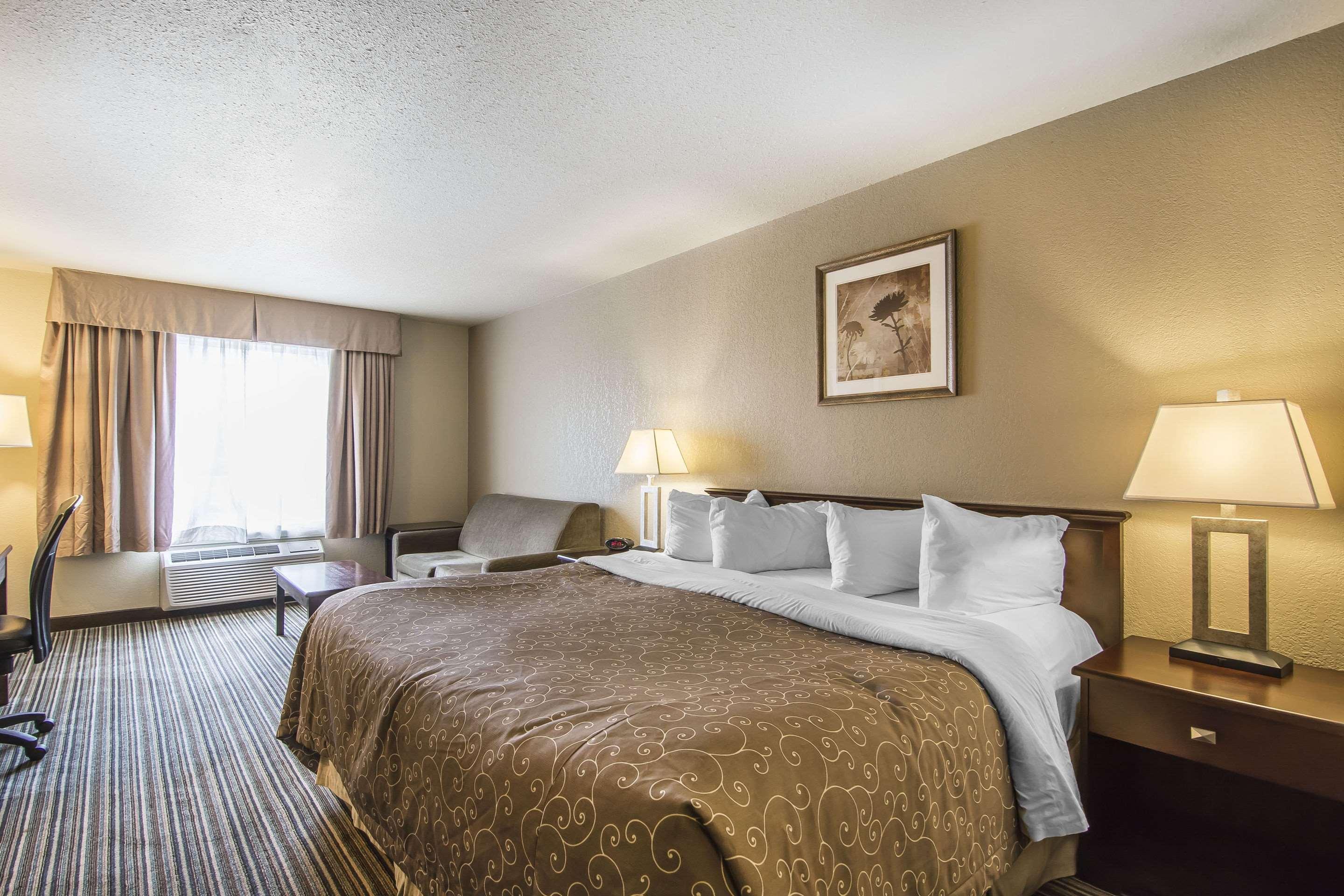 Quality Inn & Suites Yorkton Exteriör bild