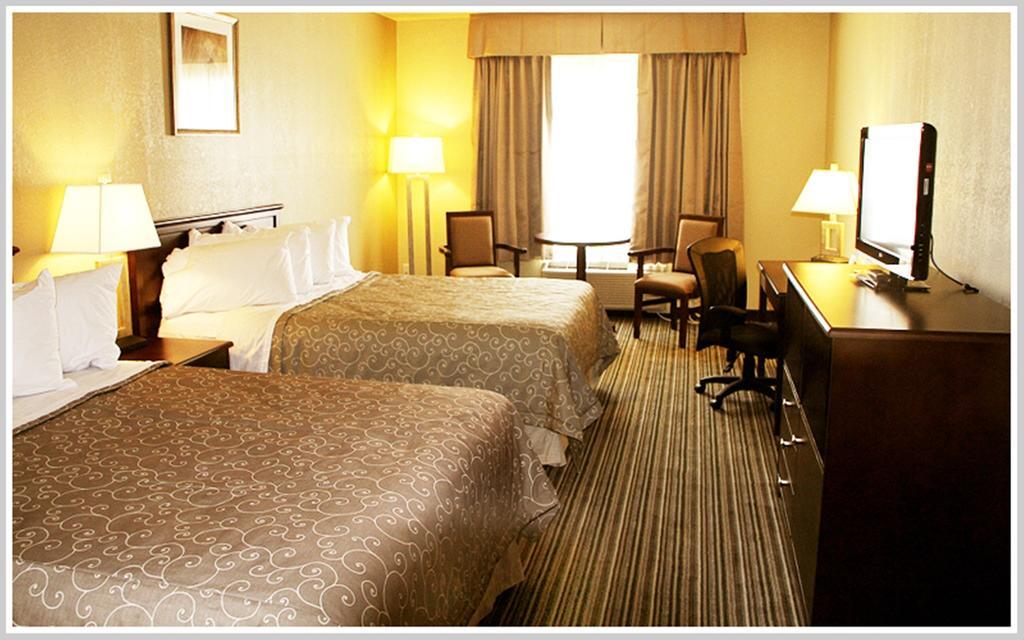 Quality Inn & Suites Yorkton Exteriör bild