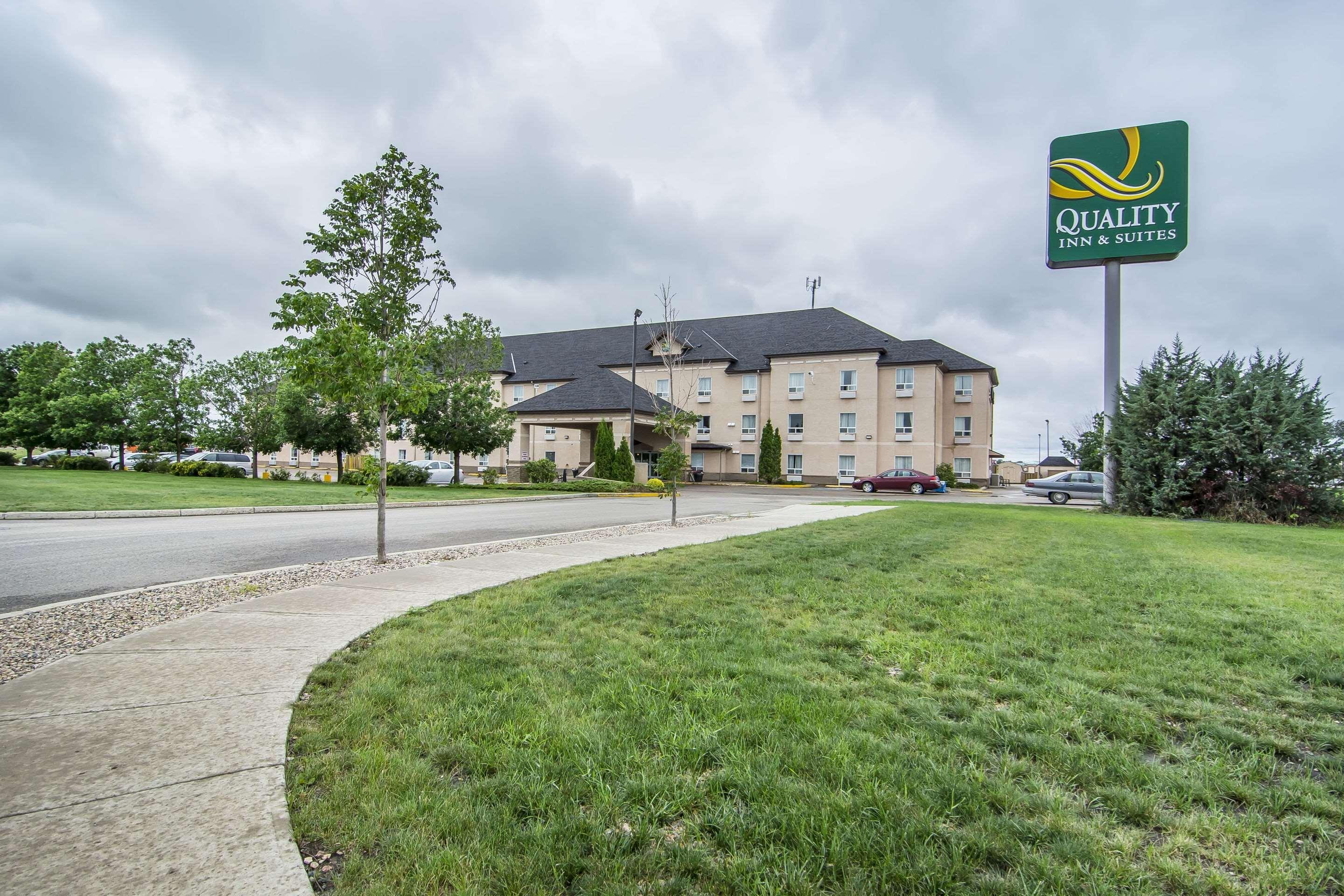 Quality Inn & Suites Yorkton Exteriör bild