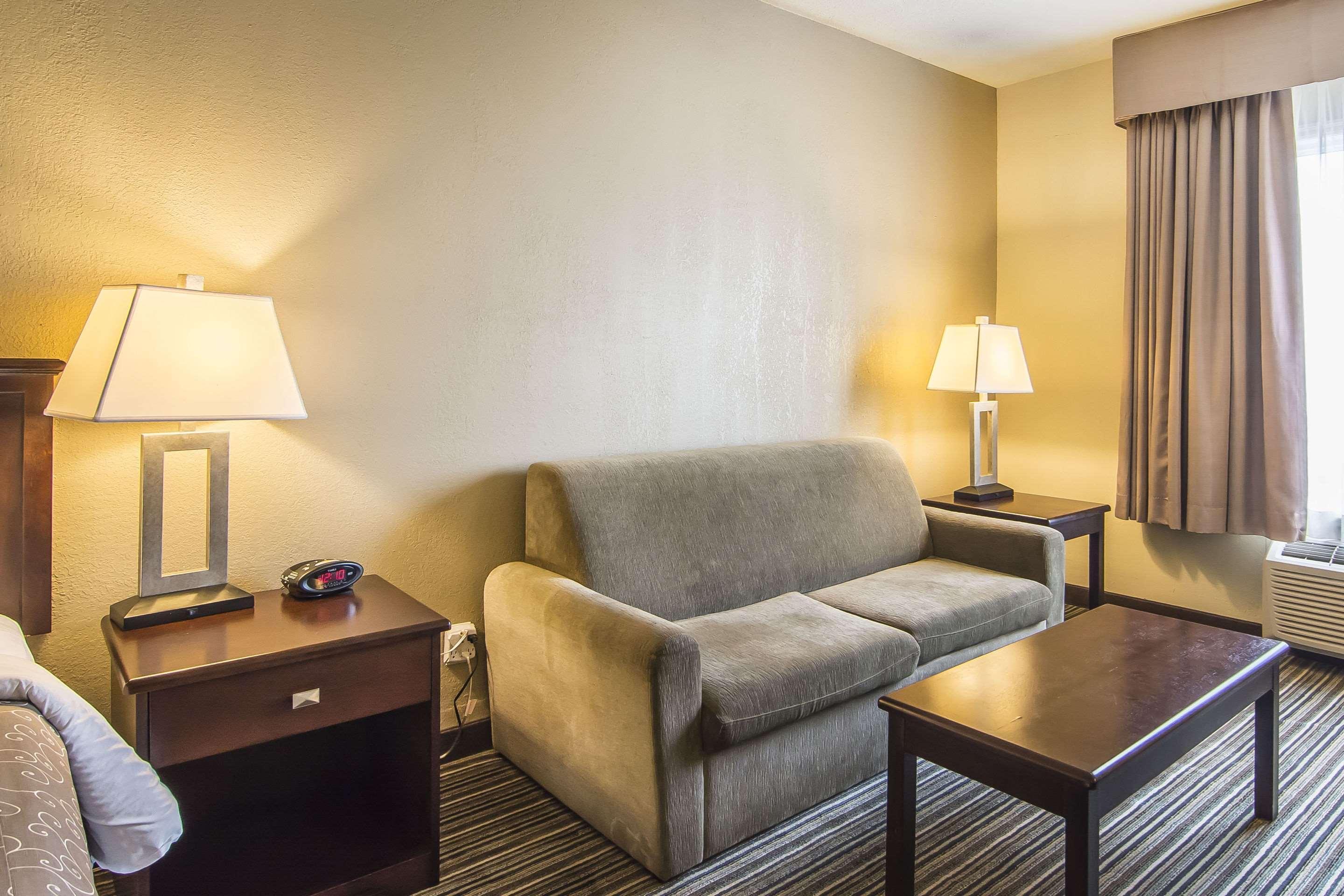 Quality Inn & Suites Yorkton Exteriör bild