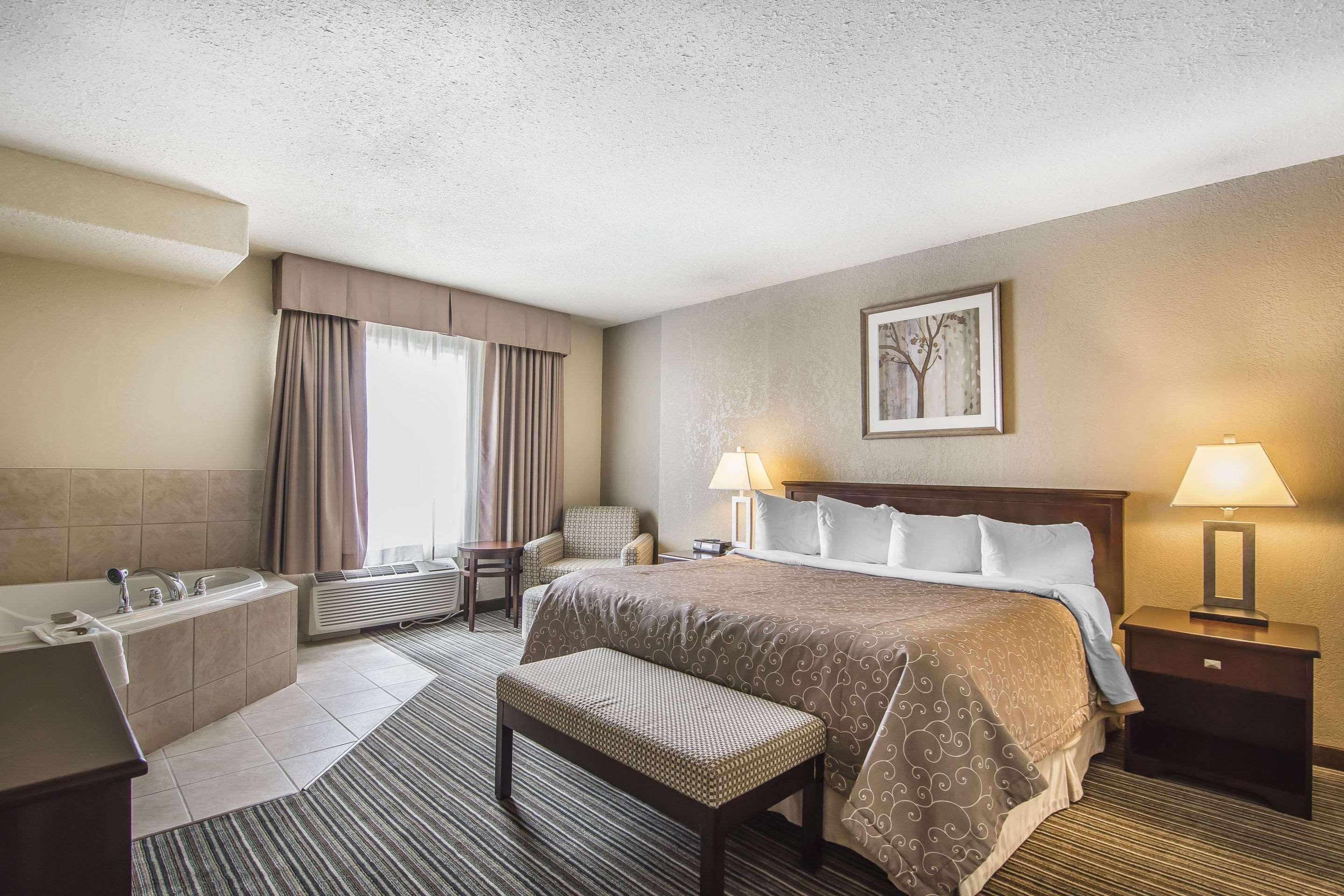 Quality Inn & Suites Yorkton Exteriör bild