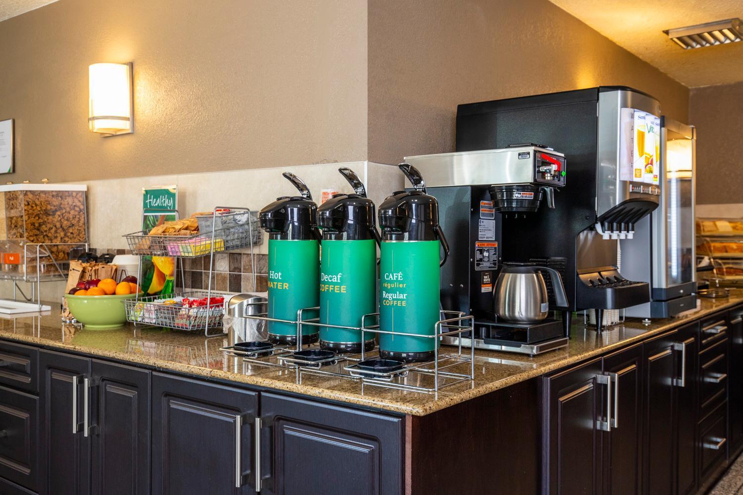 Quality Inn & Suites Yorkton Exteriör bild
