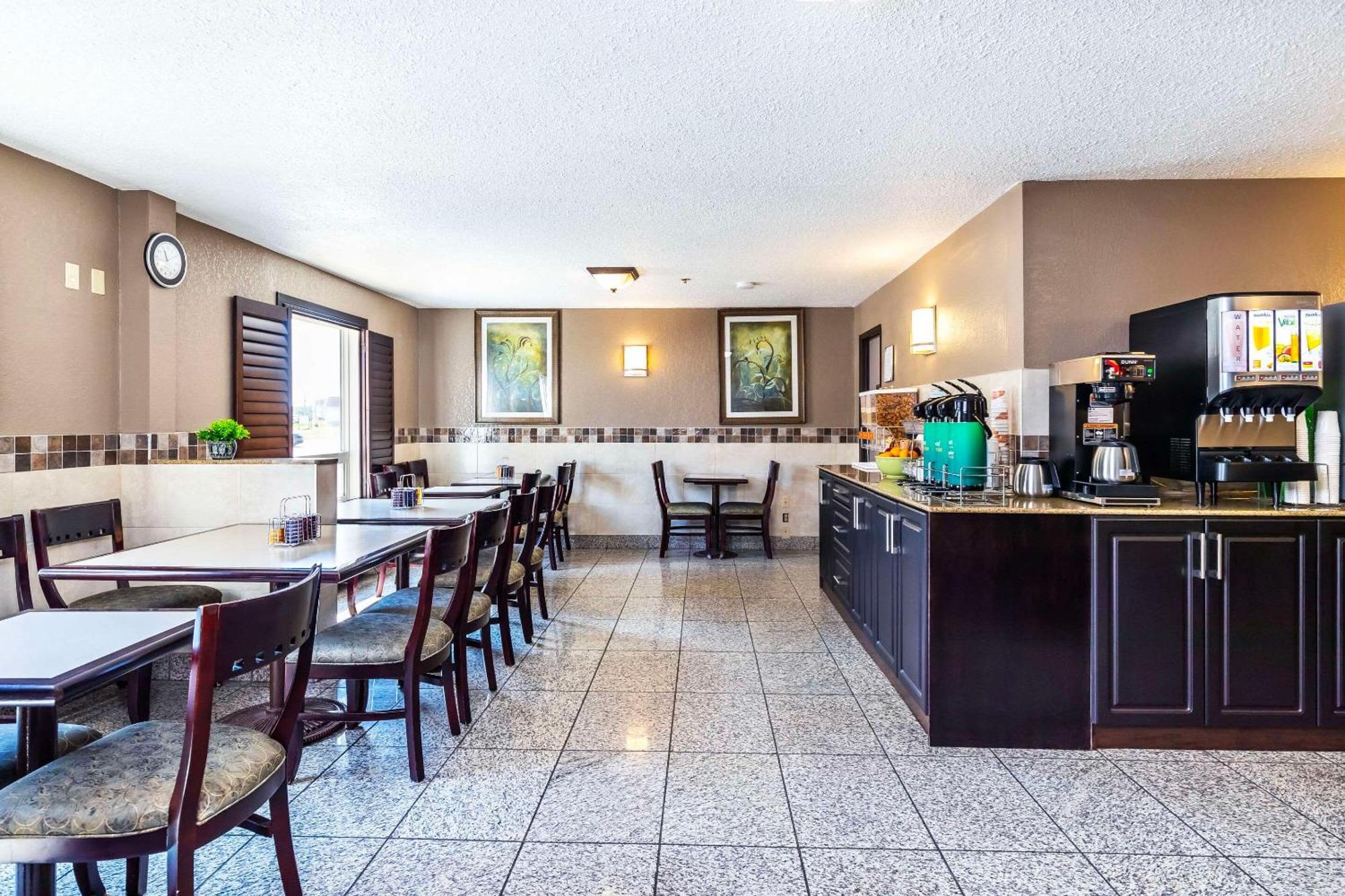 Quality Inn & Suites Yorkton Exteriör bild