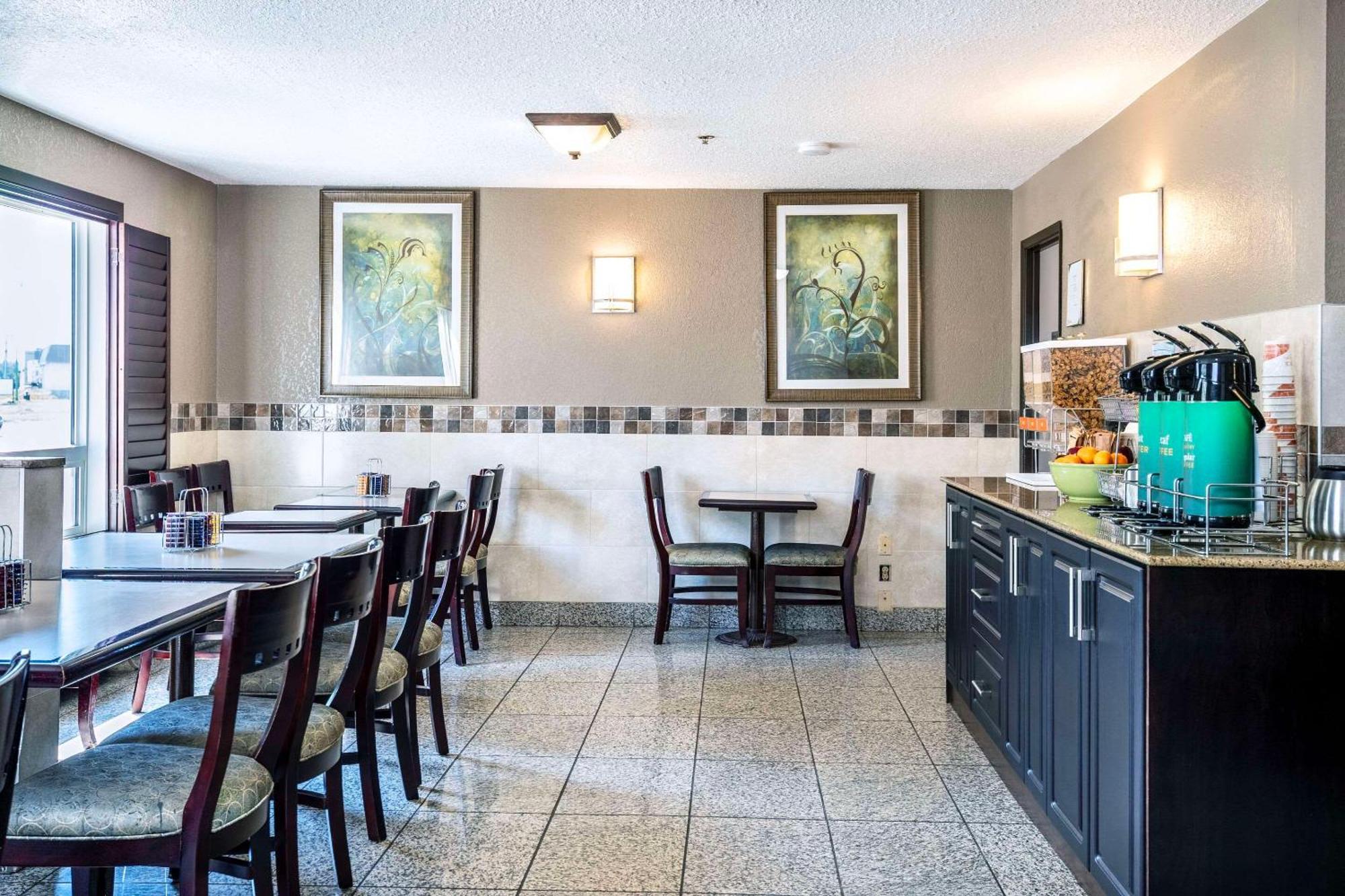 Quality Inn & Suites Yorkton Exteriör bild